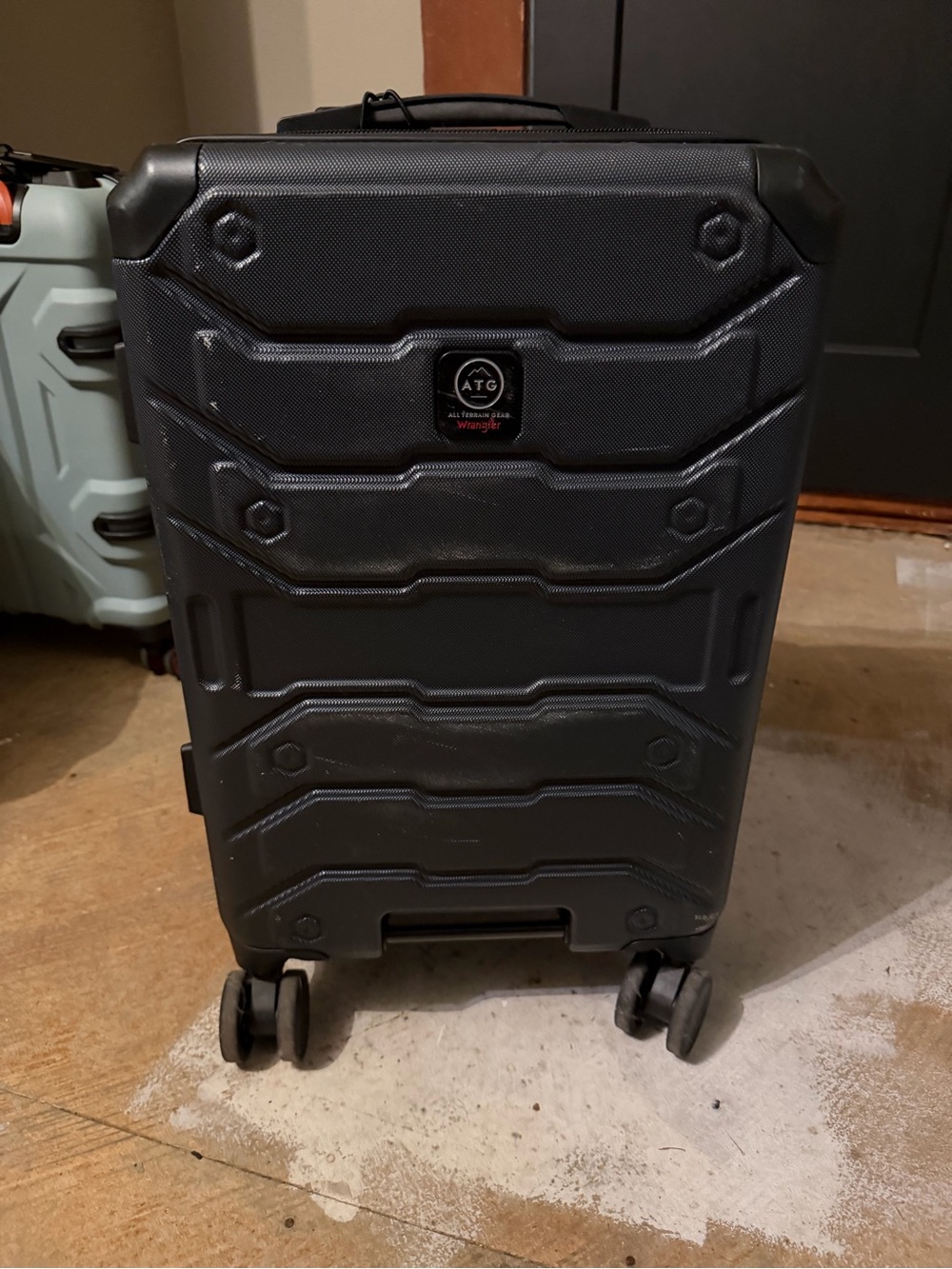 Wrangler Black Hard Shell Rolling Storage Case
